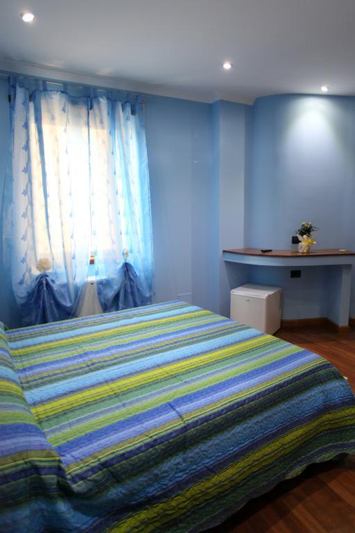 B&B Margherita โกเซนซา ห้อง รูปภาพ