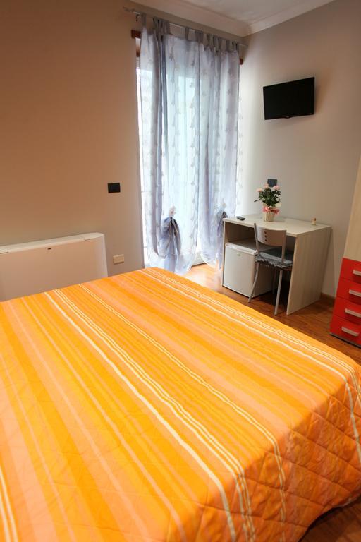 B&B Margherita โกเซนซา ห้อง รูปภาพ