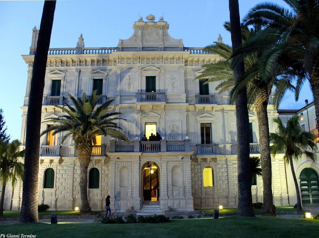 B&B Margherita โกเซนซา ภายนอก รูปภาพ